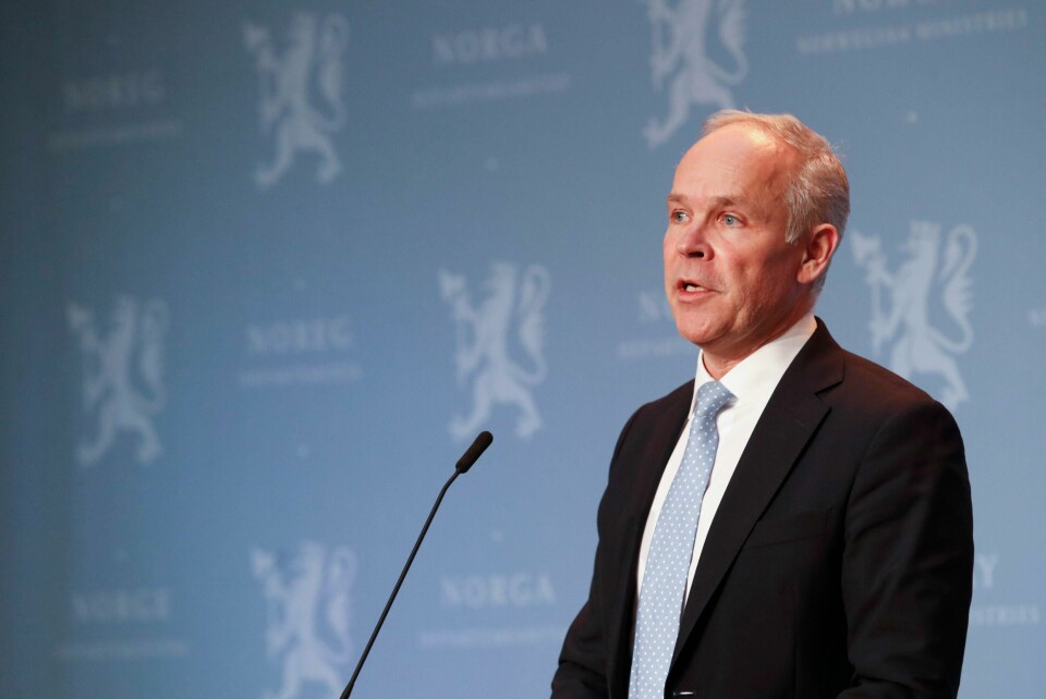 EKSTRA: Finansminister Jan Tore Sanner sier regjeringen er klar for å bruke penger for å hjelpe til under korona. Han sier regjeringen er klar til å bruke 17,7 milliarder ekstra. Pengene skal brukes på folk, bedrifter og kommuner.