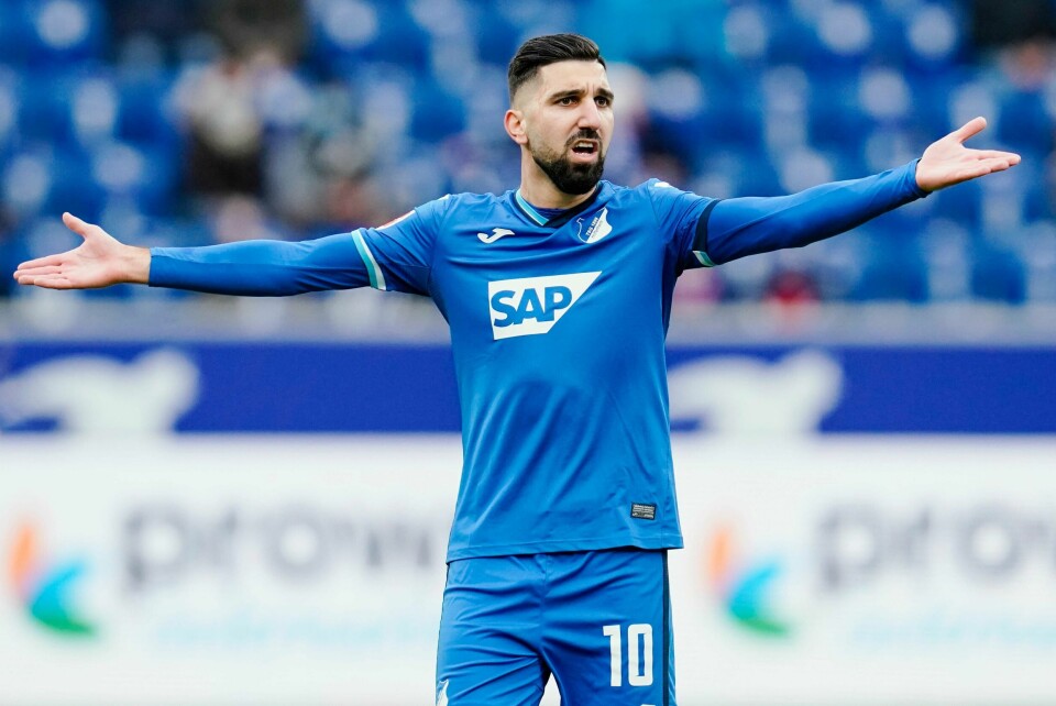 SMITTET: Munas Dabbur er en fotballspiller fra Israel. Han må se kampen mot Norge fra hotellet. Han og tre andre spillere er i karantene. Årsaken er at Dabbur har testet positivt på smitte med korona.