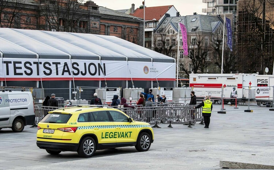 SMITTEDE: Færre personer ser ut til å være smittet med korona-viruset. Tallet på smittede det siste døgnet synker.