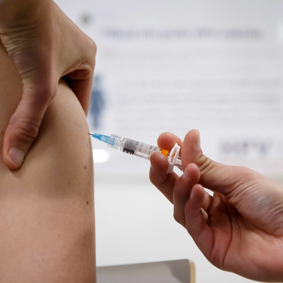 VAKSINE: Vi venter på en vaksine mot korona-virus. Folk kan kanskje få den til våren.