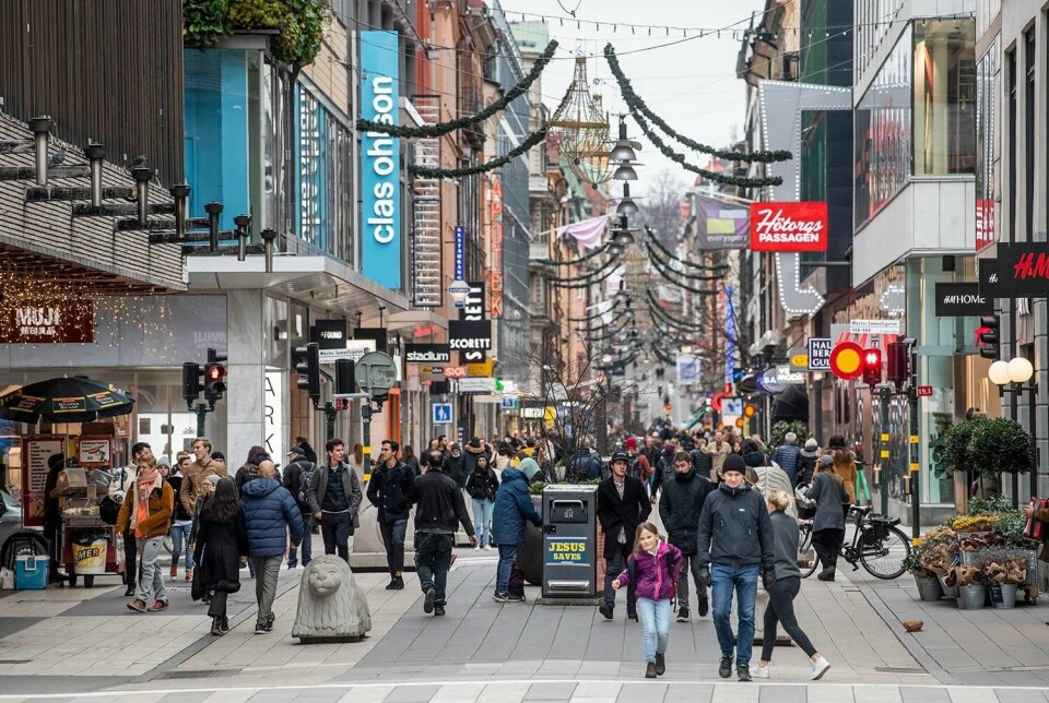 ÅPENT: Dette er en shopping-gate i Stockholm, 10. november. Sverige holder ennå samfunnet åpent.