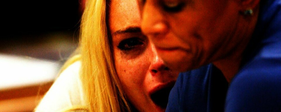 DØMT: Skuespilleren Lindsey Lohan (til venstre i bildet) er dømt til 90 dagers fengsel i Los Angeles i USA. Årsaken er at hun har skulket et kurs for avvenning fra alkohol og narkotika.