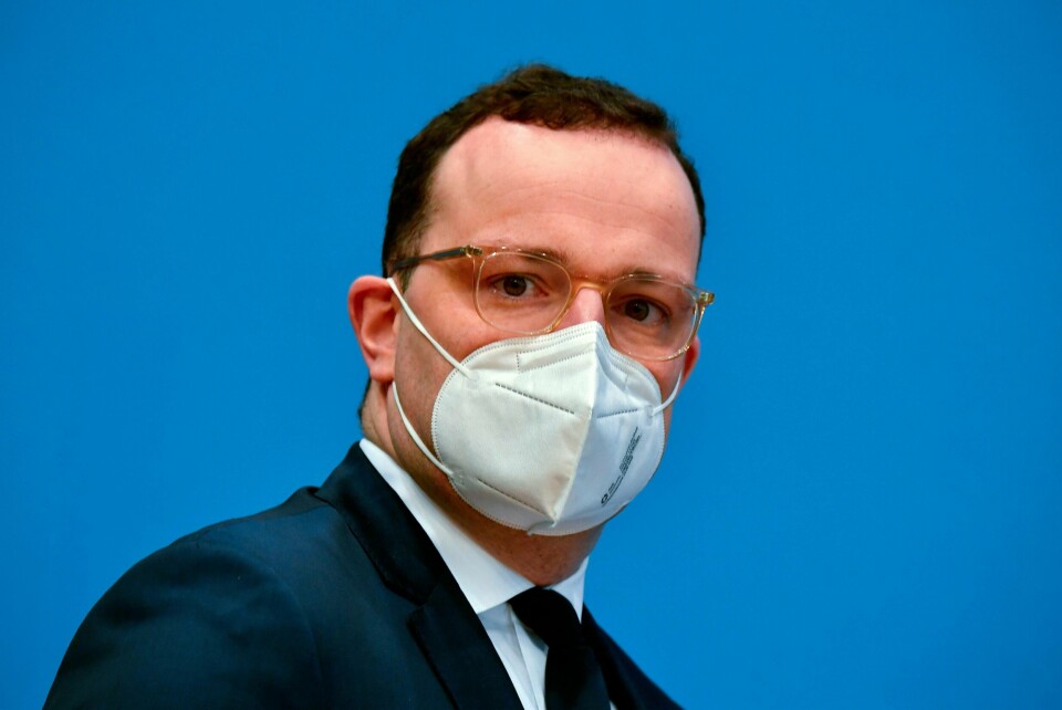 HASTER: Jens Spahn er helseminister i Tyskland. Han sier de vil starte vaksiner før nyttår. Nå vil landet at EU skal godkjenne en vaksine mot raskere enn det som var planen.