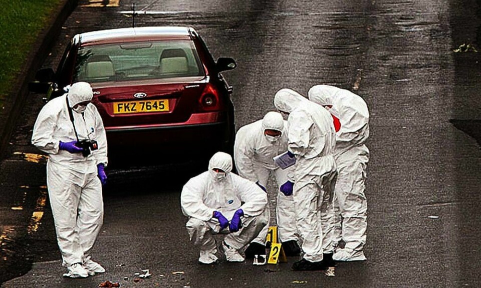 UNDERSØKER: En bombe eksploderte ved Cookstown politistasjon i Nord-Irland. Det skjedde i august i år.