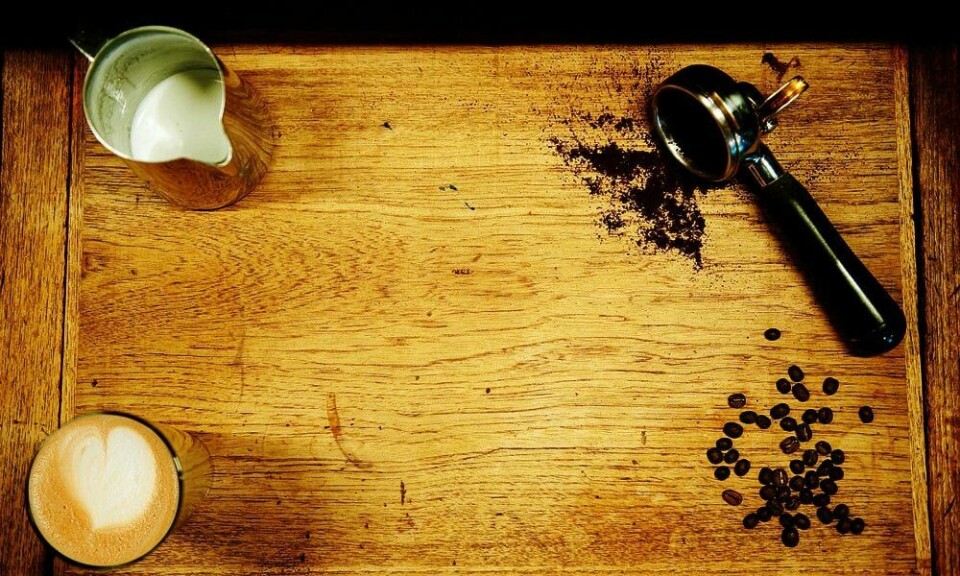 WENDELBOES LILLE KAFFESKOLE: Tim Wendelboe mener at alle kan lage god kaffe. Skaff deg ei kanne og en kvern, og bli barista hjemme hos deg selv. (Bildet er tatt på Kaffefuglen).