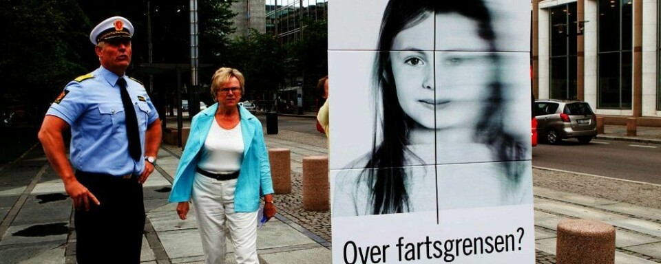 KJØR FORSIKTIG: Runar Karlsen og Magnhild Meltveit Kleppa (bildet) ber folk kjøre langsommere. Det gjør trafikken sikrere, sier de.