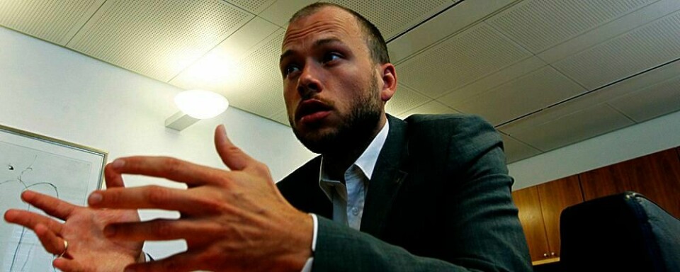 JOBB: Barneminister Audun Lysbakken avbrøt ferien sin. Det skjedde etter at en jente ble funnet død i Bergen lørdag. Barnevernet hadde omsorgen for jenta. De får kritikk. Fredag legges det fram en ny plan. Den skal vise hvordan barnevernet kan gjøre en bedre jobb.