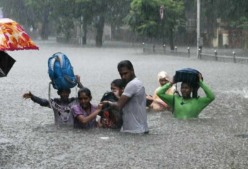 FLOM: Bildet viser en oversvømt gate i Mumbai i India. I 2050 kan 300 millioner mennesker være utsatt for flom.