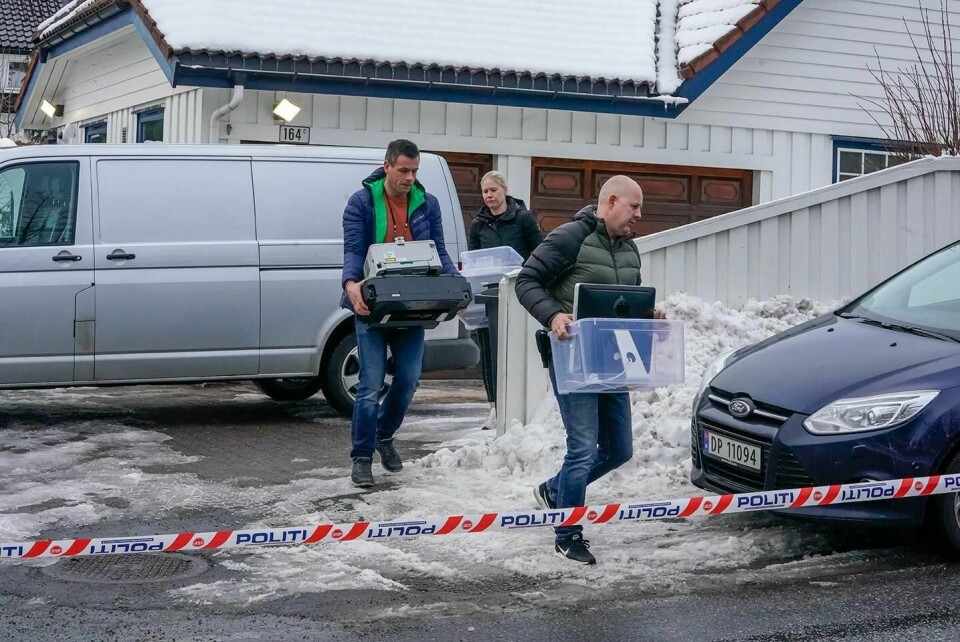 ETTERFORSKNING: I mars tok politiet flere ting fra huset til Tor Mikkel Wara og Laila Anita Bertheussen. Hun ble siktet i saken. Nå må PST sjekke saken på nytt.