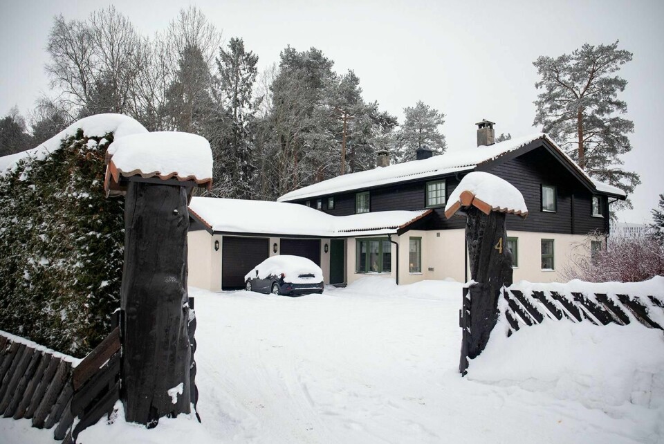 ETTERFORSKNING: Politiet gjorde nye undersøkelser i huset til tom og Anne-Elisabeth Hagen torsdag. Det skriver VG.