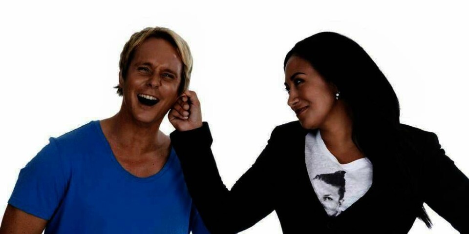 LEDER: Sarah Natasha Melbye og Petter Pilgaard er programledere for «Big Brother». Nok en gang settes 16 deltakere inn i et hus fullt av kameraer. TV-programmet starter mandag.