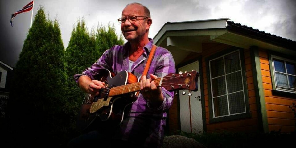 HJEMME:  Jonas Fjeld har skrevet musikken til sin nye plate «Hjemmeseier» hjemme på kjøkkenet.