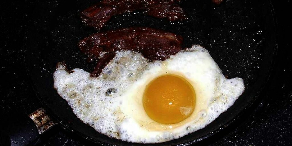 FETT: Vi kjøper mer og mer fet mat som bacon, smør og fløte. Også egg og kylling er veldig populært. Årsaken er at mange slanker seg med dietter uten brød, pasta og ris. De spiser mye fett og proteiner isteden.