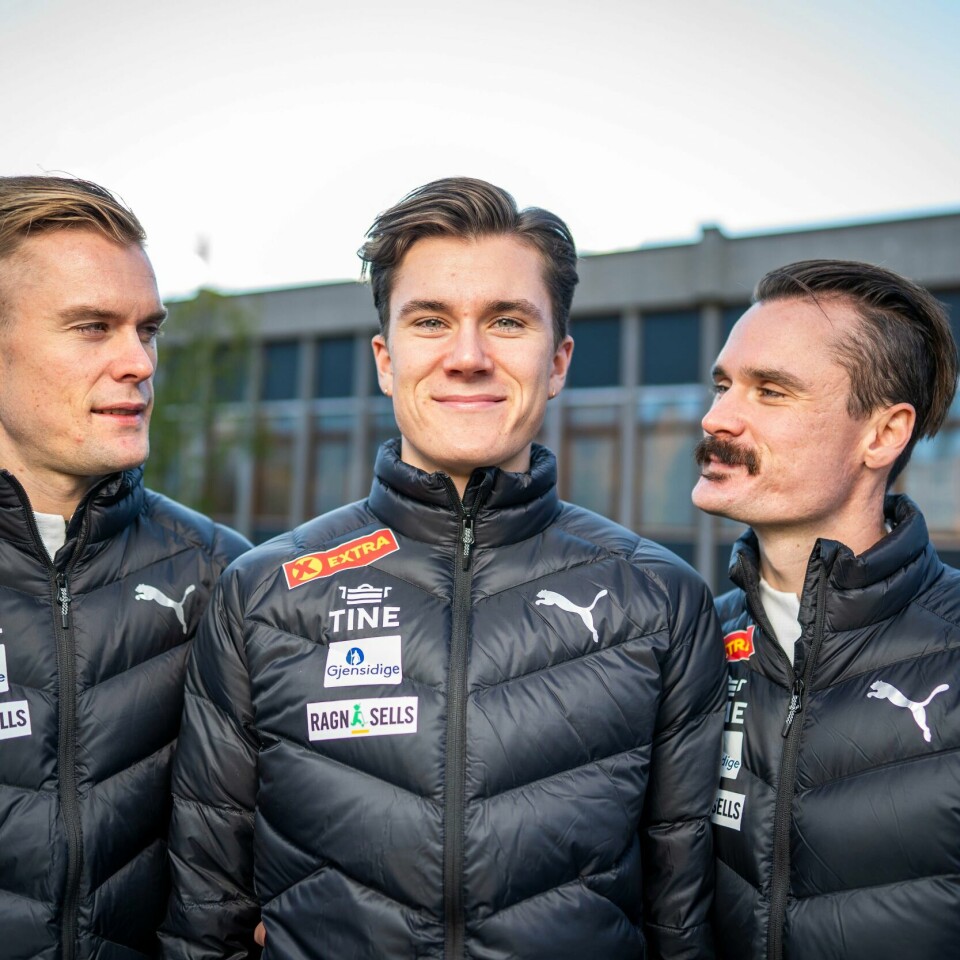 BRØDRE: Brødrene Filip, Jakob og Henrik Ingebrigtsen har skrevet en kronikk. De hevder at faren Gjert brukte vold og trusler i oppdragelsen. Men det nekter faren for. Brødrene Filip (fra v.), Jakob og Henrik Ingebrigtsen hevder i en kronikk i VG at faren Gjert brukte vold og trusler i oppdragelsen. Foto: Heiko Junge / NTB