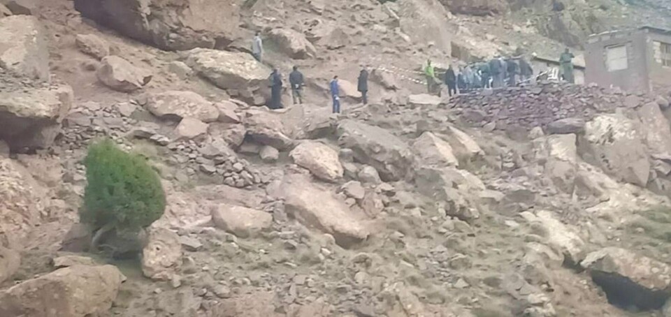 DREPT: Bildet viser området hvor de to kvinnene ble funnet drept. Politi- og sikkerhets-folk er på stedet.