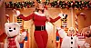 Bildet viser artisten Mariah Carey i musikkvideoen til «All i Want for Christmas Is You».