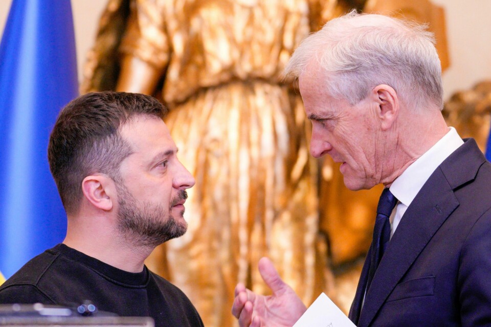 MØTE: Ukrainas president Volodymyr Zelenskyj og Jonas Gahr Støre snakket sammen onsdag. Ukrainas president Volodymyr Zelenskyj og statsminister Jonas Gahr Støre (Ap) etter pressekonferansen etter det nordiske toppmøtet i Helsingfors onsdag. Foto: Javad Parsa / NTB