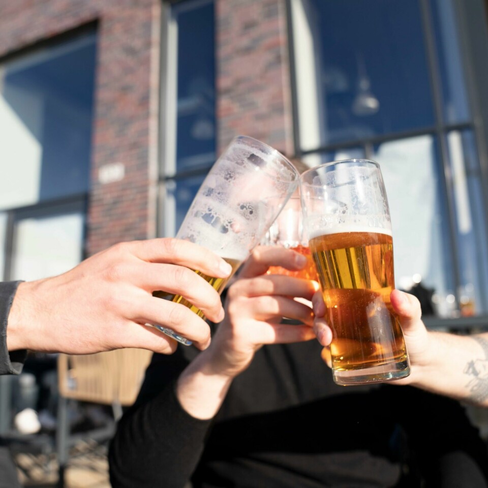 ØKONOMI: Folk har mindre penger. Det fører til at vi er mindre sosiale, ifølge en ny undersøkelse. De trange økonomiske tidene gjør at folk også kutter på sosiale ting som å gå ut på byen med venner, konserter og kinobesøk. Det viser en ny undersøkelse.Illustrasjonsfoto: Torstein Bøe / NTB