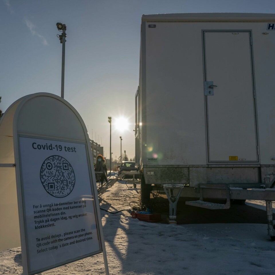 TEST: Oslo kommune sier folk må bestille time for PCR-test. Det gjelder ved alle de faste test-stasjonene. Unntaket er de mobile stasjonene. Bildet viser en teststasjon i Oslo.