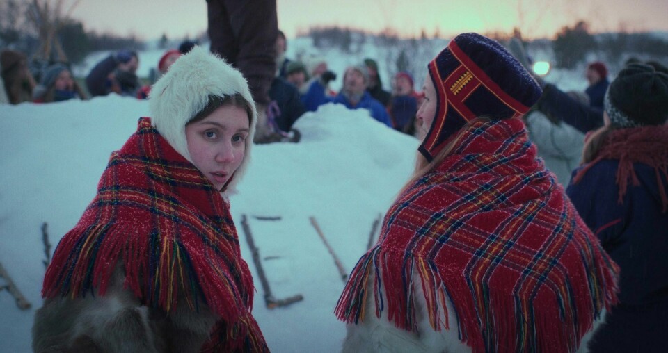 NOMINERT: Filmen «Ellos eatnu – La elva leve» har fått åtte nominasjoner til Amandaprisen 2023. Ella Marie Hætta Isaksen har hovedrollen i filmen som er regissert av Ole Giæver. Filmen «Ellos eatnu – La elva leve» har fått åtte nominasjoner til Amandaprisen 2023 og er dermed filmen med flest nominasjoner. Ella Marie Hætta Isaksen har hovedrollen i filmen som er regissert av Ole Giæver. Foto: Mer Film / NTB