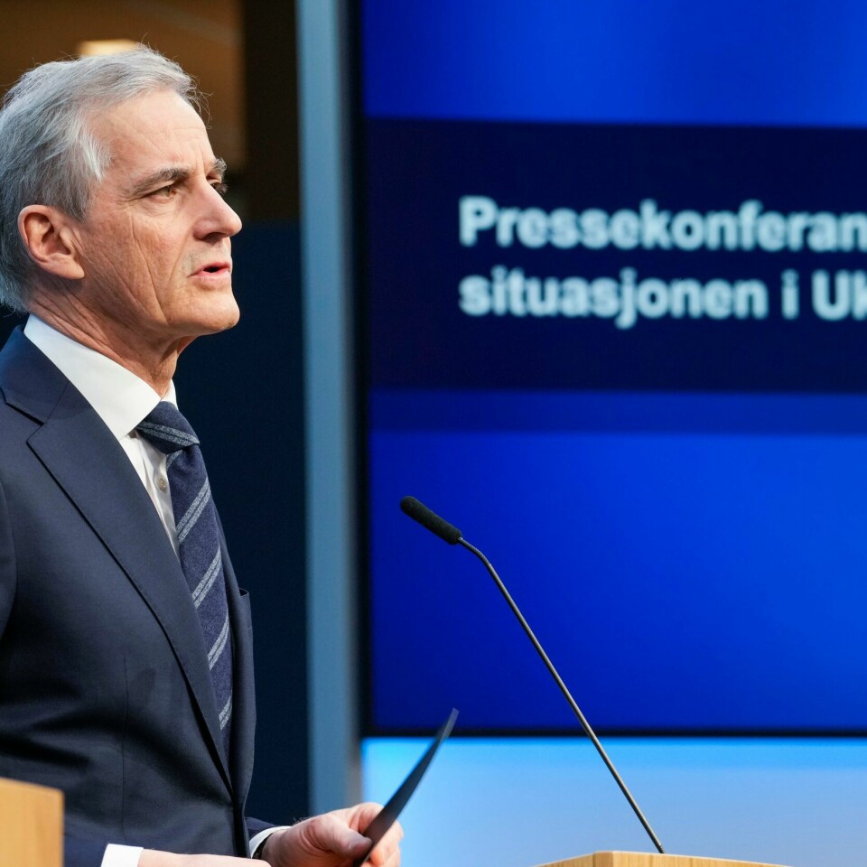 VÅPEN: Statsminister Jonas Gahr Støre lar Ukraina få våpen fra Norge. Bildet er fra en tidligere presse-konferanse. Statsminister Jonas Gahr Støre under pressekonferansen om situasjonen i Ukraina. Tilstede er også utenriksminister Anniken Huitfeldt og forsvarsminister Odd Roger Enoksen.Foto: Heiko Junge / NTB