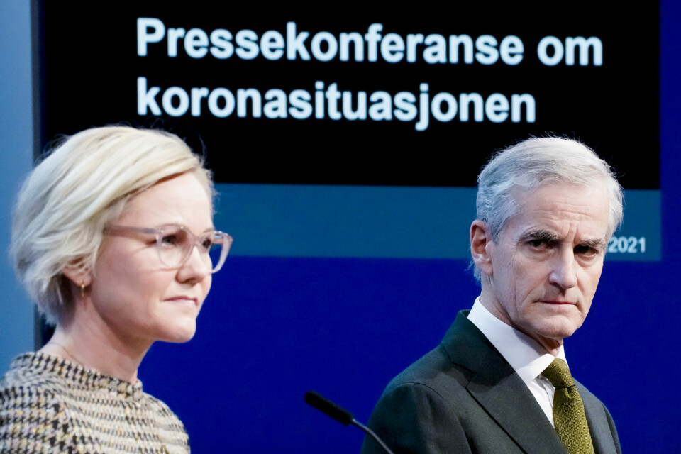 KORONA: Helseminister Ingvild Kjerkol og statsminister Jonas Gahr Støre skal igjen snakke til folket om korona. Det skjer lørdag formiddag. Helse- og omsorgsminister Ingvild Kjerkol (Ap) og statsminister Jonas Gahr Støre (Ap) under pressekonferansen om koronasituasjonen.Foto: Heiko Junge / NTB