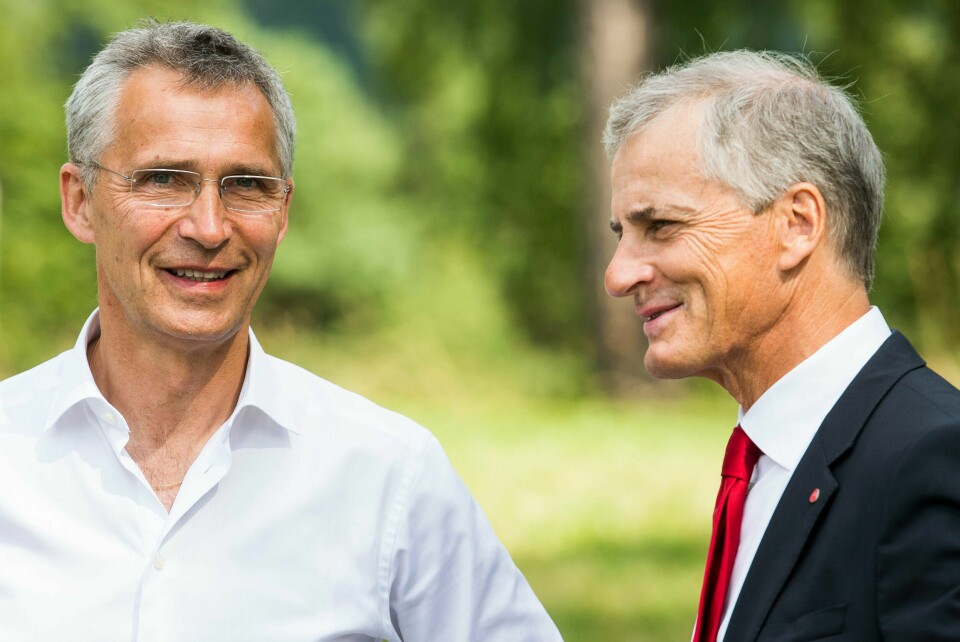 VENNER: Jens Stoltenberg (til venstre) og statsminister Jonas Gahr Støre er venner. Det vil de fortsatt være når Stoltenberg blir sentralbanksjef, sier han. Bildet viser Jens Stoltenberg og Jonas Gahr Støre.