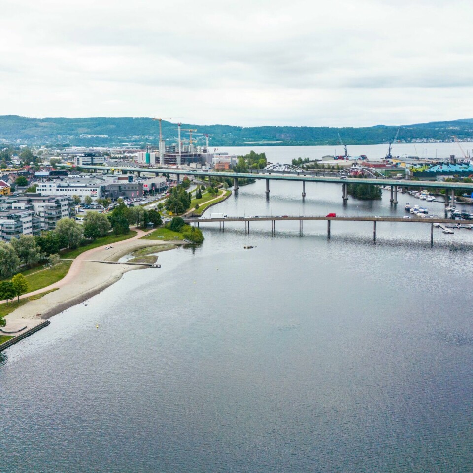 KUTT I DRAMMEN: Drammen og andre kommuner må kutte kostnader. Bildet viser Drammen. Foto: Lise Åserud / NTB