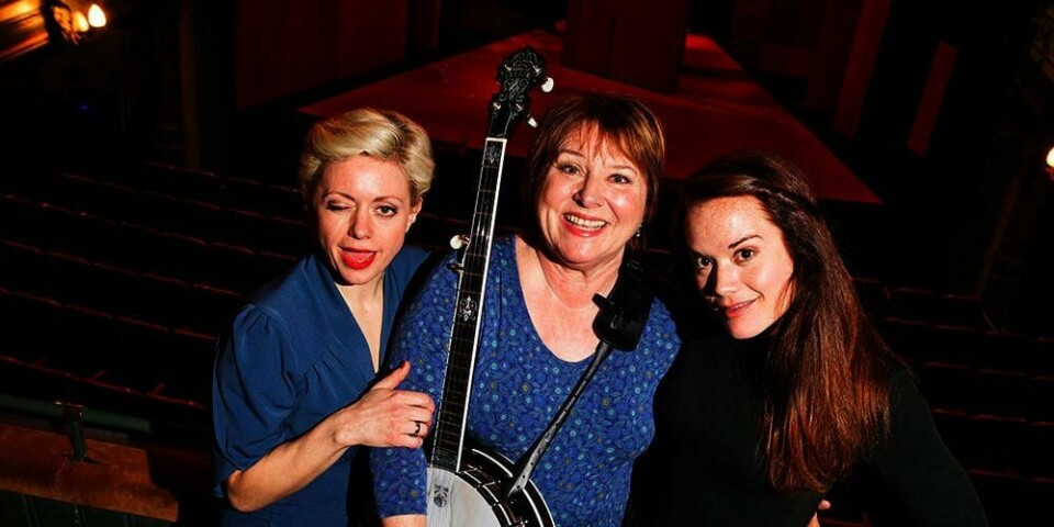 MUSIKAL: Skuespiller Hilde Louise Asbjørnsens (til venstre) nye musikal «Lulu» er først ut i Oslo Nye Teaters høstsesong. Her med Karii Svendsen (i midten) som dukker opp med Oslo-viser, og Henriette Faye-Schjøll som spiller i en Cohen-oppsetning.