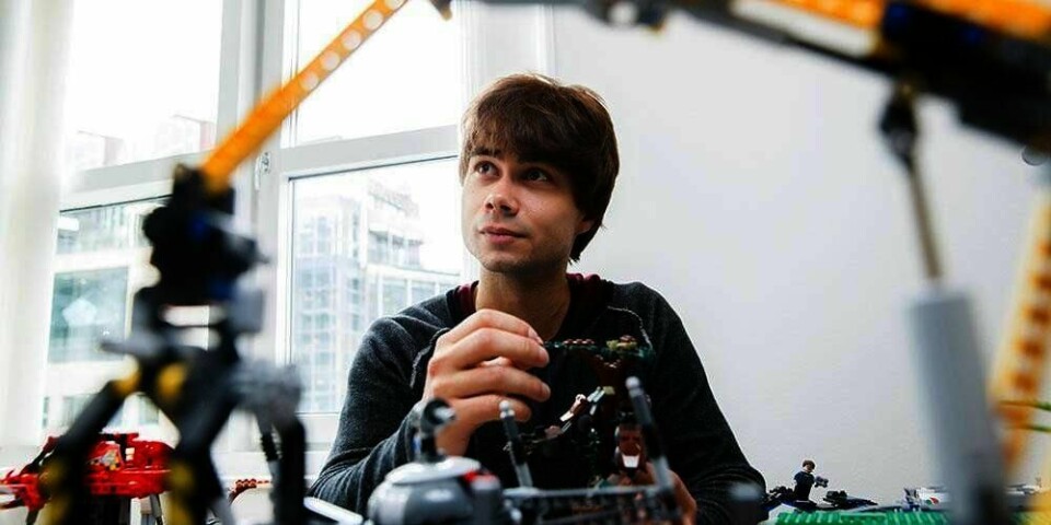 LEGO: Lego minner meg på at alt kommer fra de små ting, sier artisten Alexander Rybak. Nå prøver han seg med bøker for barn. De handler om et troll som blir ertet. Men så finner trollet en magisk fele.