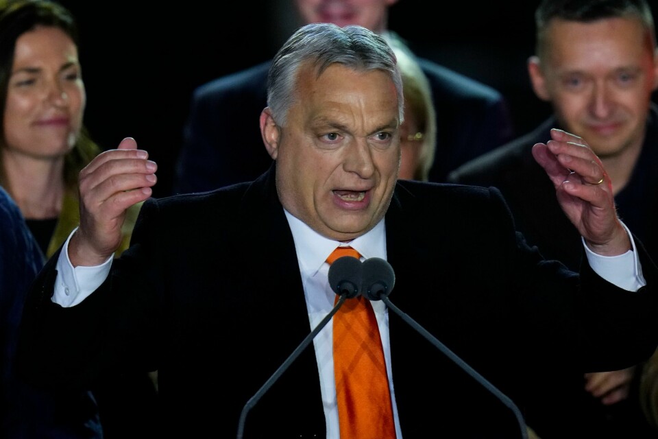 VINNER: Statsminister Viktor Orban og partiet Fidesz styrer videre. Det er klart etter søndagens valg i Ungarn. Bildet viser statsminister Viktor Orban som styrer videre etter søndagens valg i Ungarn. Foto: AP / NTB