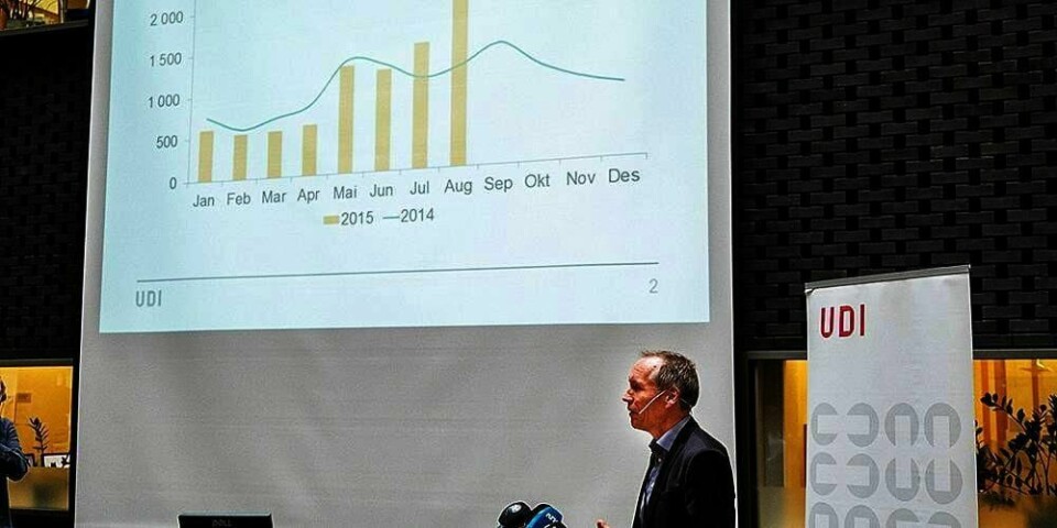 ØKNING: Frode Forfang i UDI viste fram tallene på asylsøkere fredag. Økningen er sterk, spesielt for august måned.