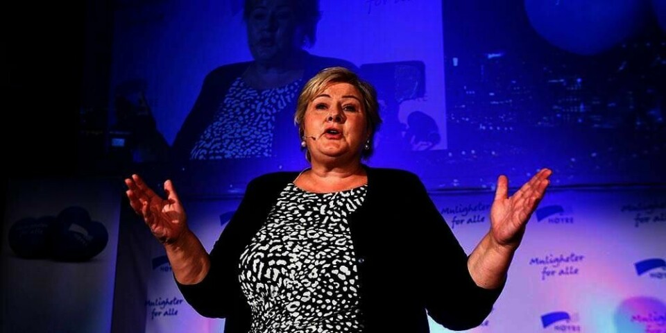 Statsminister Erna Solberg holder tale under Høyres valgvake mandag. Hun ba folk om å se framover mot neste valg. Også Fremskrittspartiet gjorde det dårligere enn ventet i valget.