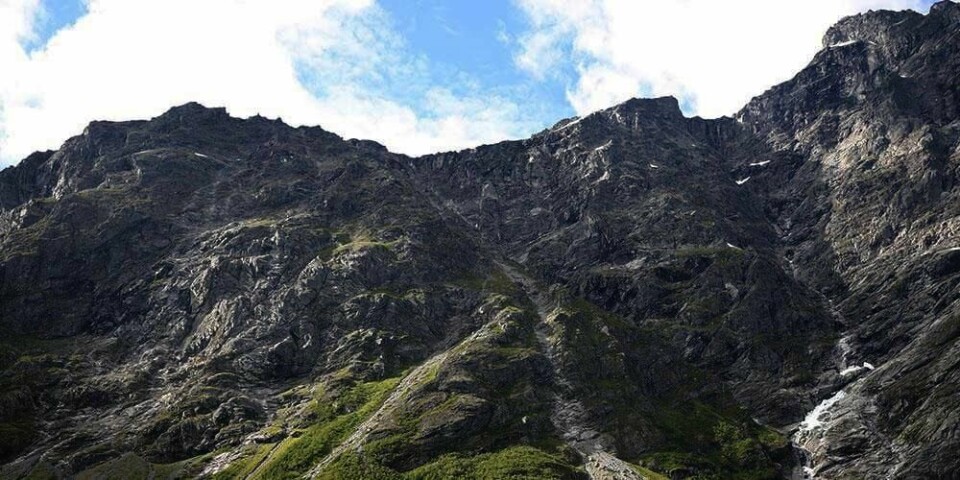 RAS: Fjellet Mannen beveger på seg igjen. Sprekkene blir større. Men ekspertene er fortsatt usikre på når raset kommer.