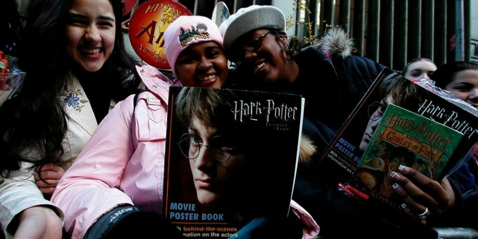 FANS: Harry Potter og hans verden har fått tusenvis av fans over hele verden. Nå kommer forfatteren med en ny historie om foreldrene hans.