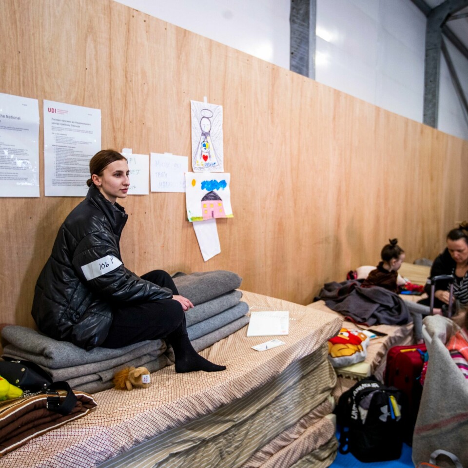 MAT: Flere ukrainske flyktninger får hjelp med mat fra Fattighuset. Her er den ukrainske flyktningen Maria Bilugina på et mottakssenter i Råde. Bildet er av den ukrainske flyktningen Maria Bilugina på et mottakssenter i Råde. Flere ukrainske flyktninger trenger hjelp med mat fra Fattighuset.