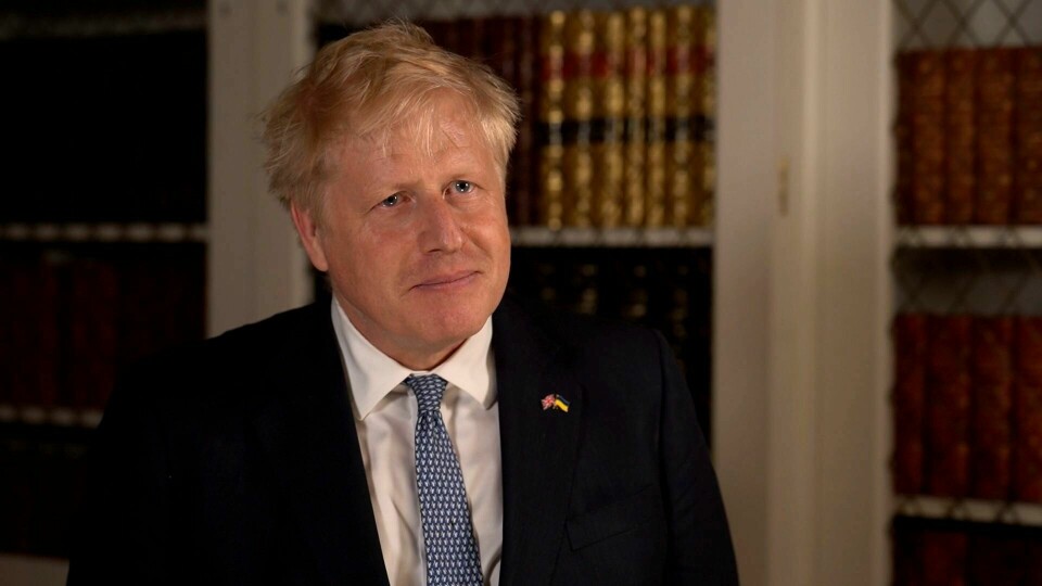 MISTILLIT: Statsminister Boris Johnson får fortsette som statsminister. Statsminister Boris Johnson beskrev resultatet av avstemningen som overbevisende og sa at regjeringen nå kan konsentrere seg om det som virkelig betyr noe. Foto: AP / NTB