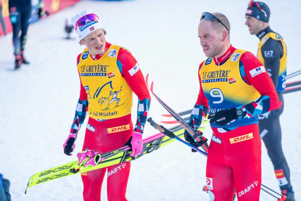 SKI: Johannes Høsflot Klæbo (til venstre) og Pål Golberg etter jaktstarten 1. nyttårsdag. Kampen om sammenlagtseieren i årets Tour de Ski vil etter all sannsynlighet stå mellom Johannes Høsflot Klæbo (til venstre) og Pål Golberg. Foto: Terje Pedersen / NTB.