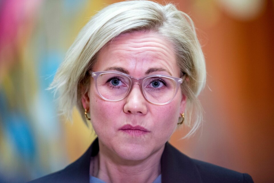 SYKEHUS: Ingvild Kjerkol er minister for helse og omsorg. Hun ber norske sykehus om å spare mest mulig penger i år. Helse- og omsorgsminister Ingvild Kjerkol (Ap) blir anmodet om å offentliggjøre vurderingene som er gjort rundt beslutninger i koronatiltak. Foto: Javad Parsa / NTB