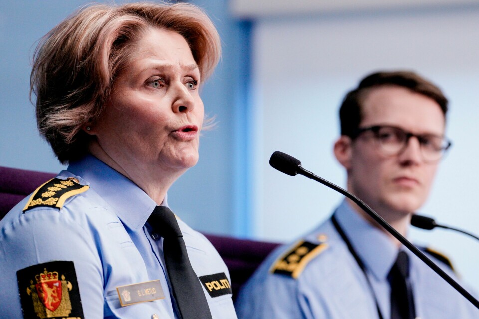 SAK FRA 1999: Politiet mener de har løst en drapssak fra 1999. På bildet er Grete Lien Metlid og politiadvokat Henrik Rådal i Oslo politidistrikt. Politiinspektor Grete Lien Metlid og politiadvokat Henrik Rådal i Oslo politidistrikt holder pressebrief om utviklingen i en eldre drapssak i Oslo. Foto: Javad Parsa / NTB