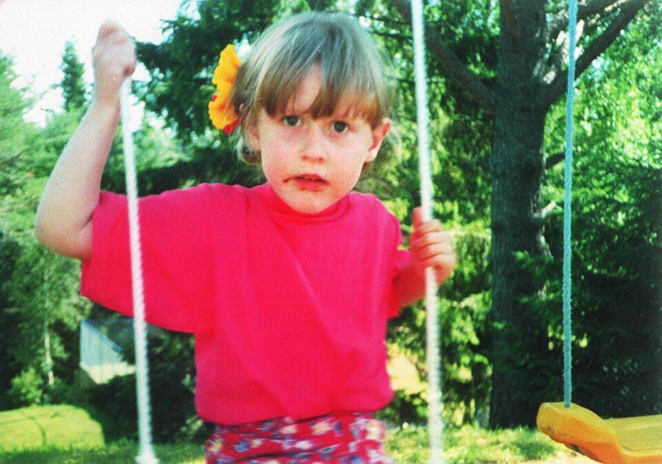 DØD: Fem år gamle Silje Marie Redergård ble funnet død i en akebakke like ved sitt hjem på Tiller i Trondheim 15. oktober 1994. Fem år gamle Silje Marie Redergård ble 15. oktober i 1994 funnet død i en akebakke på Tiller i Trondheim. Femåringen hadde omfattende skader, men politiet fant aldri ut hva som skjedde. Nå skal saken etterforskes på nytt. Foto: Privat / NTB