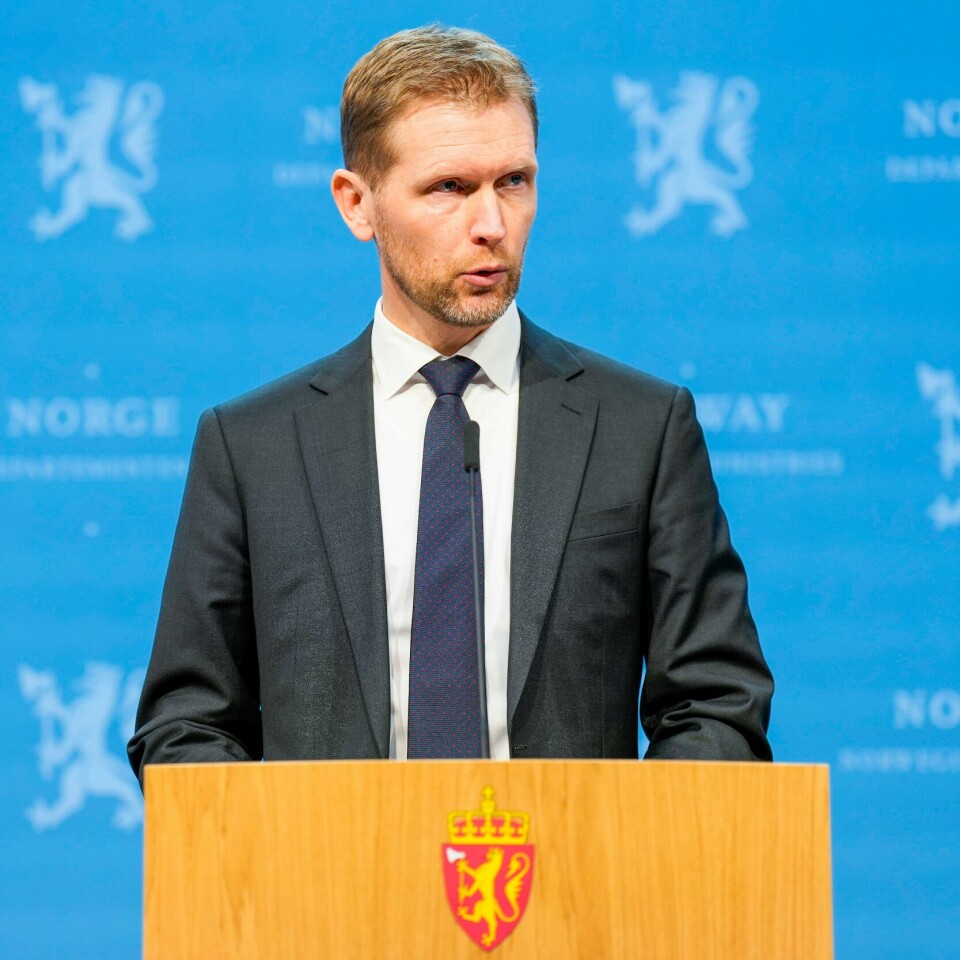 TRUSLER: Lars Nordrum er assisterende direktør hos Etteretnings-tjenesten. Han snakket om hva som kan true Norge i 2023. Bildet vier assisterende etterretningssjef Lars Nordrum under en pressekonferanse om trussel- og risikovurderinger i Norge.