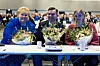 Bildet viser Høyres ledertrio som ble gjenvalgt på landsmøtet søndag. Fra venstre leder Erna Solberg og nestlederne Henrik Asheim og Tina Bru. Foto: Alf Simensen / NTB