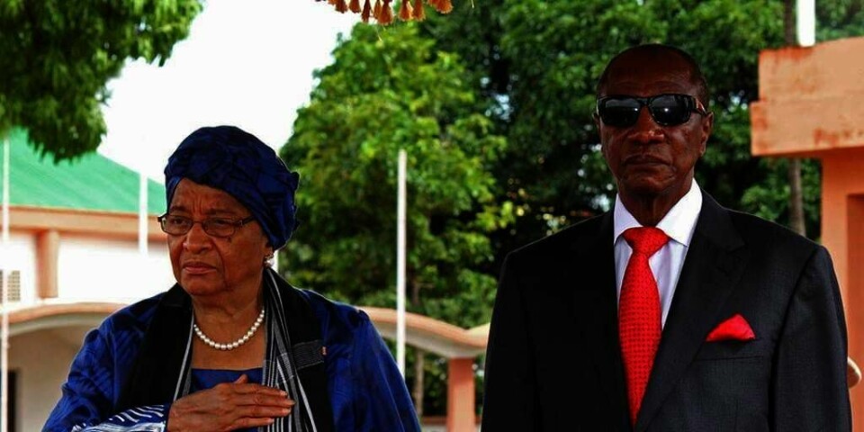 TRUET: President Ellen Johnson Sirleaf i Liberia (til venstre) vil bruke alle midler hun kan for å kjempe mot viruset ebola. Til høyre er president Alpha Conde i Guinea. De to møttes nylig for å snakke om det dødelige viruset.