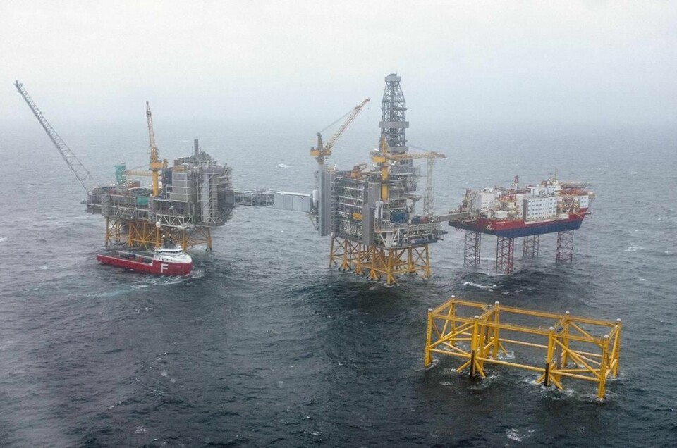 OLJE-PLATTFORM: Bildet viser Johan Sverdrup-feltet sett fra luften. Equinor vil kutte kraftig i sine utslipp av klimagasser.