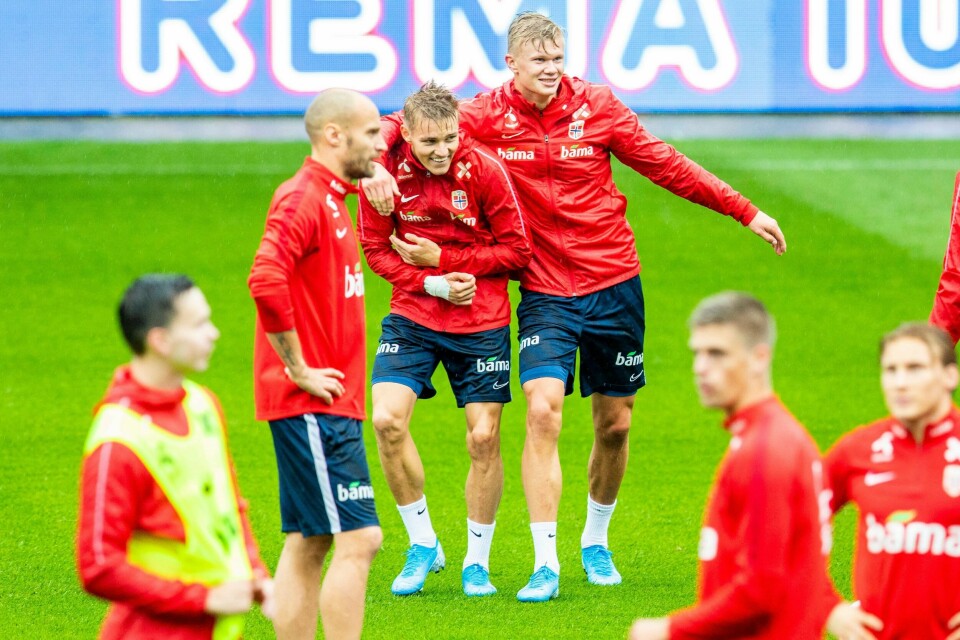 Unikt: Fotball-spillerne Martin Ødegaard og Erling Braut Haaland gjør det svært godt for tiden. Det sier landslags-treneren at er uvanlig for et land som Norge.