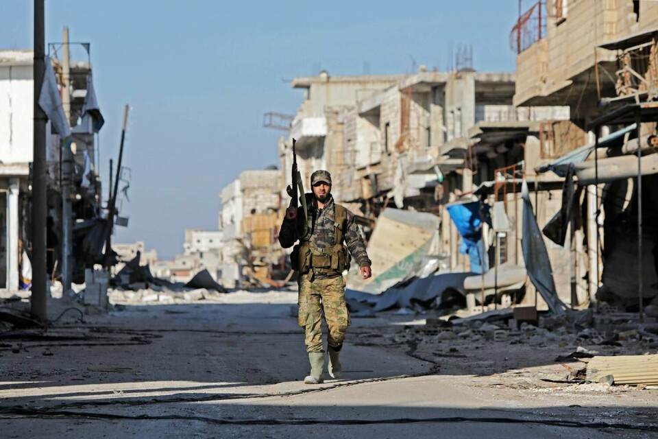 KAMPER: Det er kamper om ulike byer i Syria. Opprørere i Syria får støtte fra soldater fra Tyrkia. Russland støtter syriske regjerings-soldater. Nå varsler Tyrkia hevn etter at 33 av deres soldater ble drept i et syrisk angrep.
