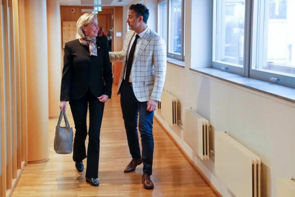 FORNØYD: Berit Kjøll er idretts-president i Norge. Hun er fornøyd med krisehjelpen fra regjeringen. Hun hadde et møte med Abid Raja på onsdag. Han er kultur- og likestillings-minister.