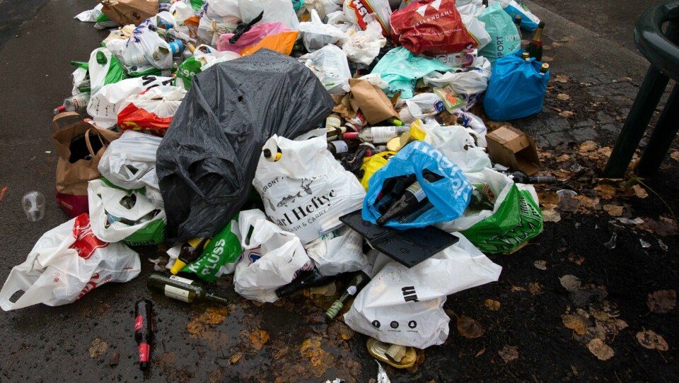 MYE: Det lå mye søppel i gatene i Oslo for noen år siden. Foto: Terje Bendiksby / NTB scanpix