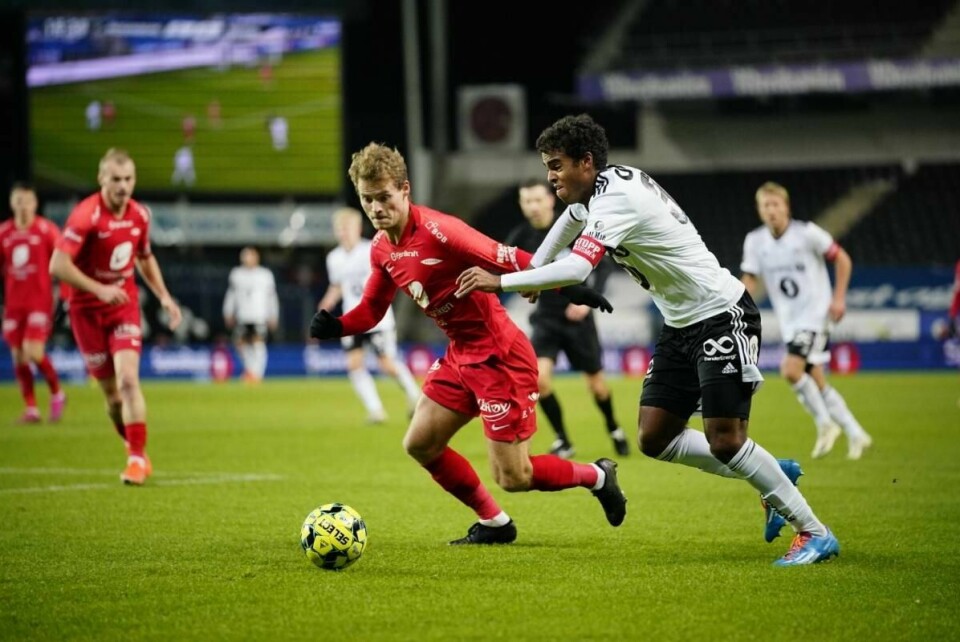 UTSATT: Starten for eliteserien i fotball er utsatt tre ganger. Nå håper NFF at serien kan starte 8. mai. her er en kamp fra serien i fjor, mellom Rosenborg og Brann.